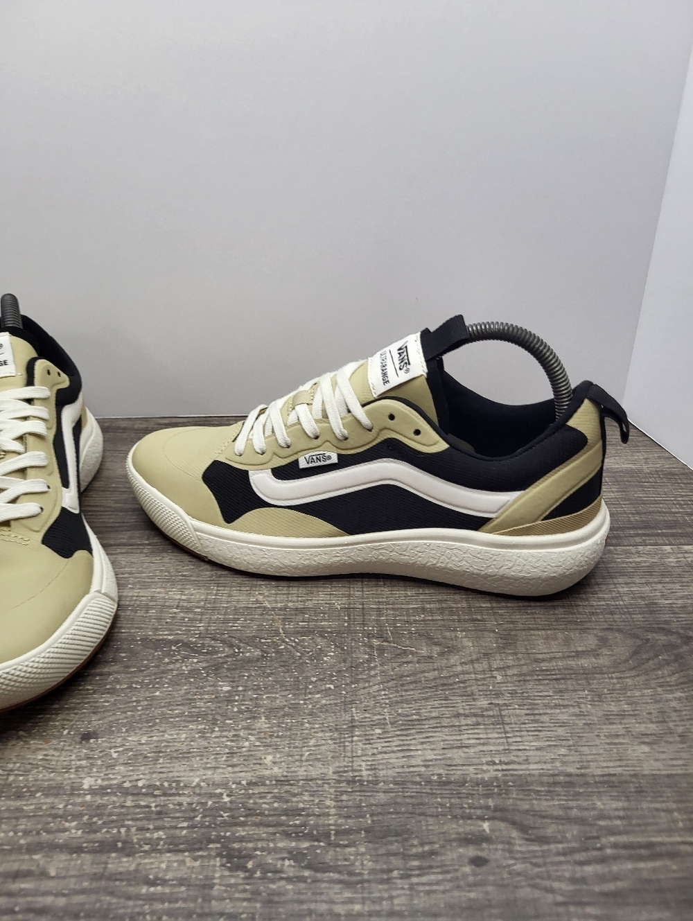 VANS UltraRange EXO Low Top Khaki Beige/Black-White Mens Size 7.5 721356 - Picture 2 of 10